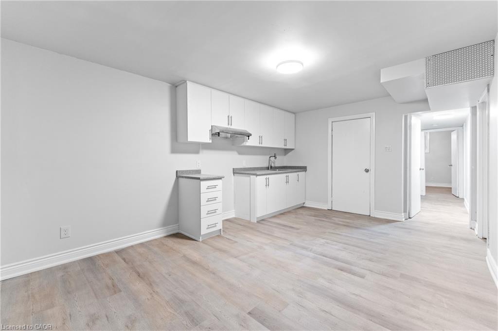 366 Dale Crescent, Waterloo, ON - Indoor Photo Showing Kitchen