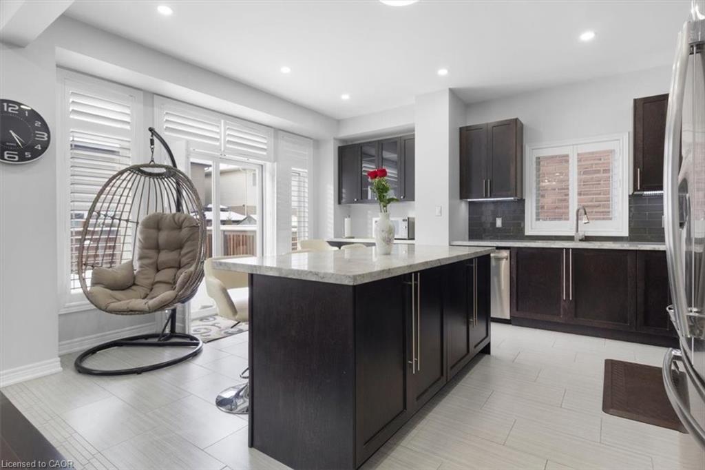 16 Weathering Highway, Stoney Creek, ON - Indoor Photo Showing Other Room