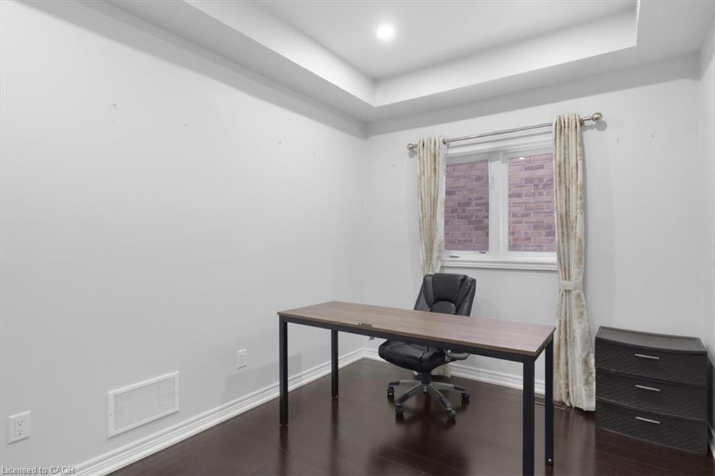 16 Weathering Highway, Stoney Creek, ON - Indoor Photo Showing Office