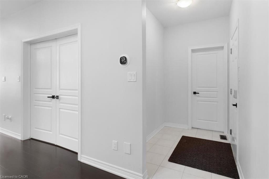 16 Weathering Highway, Stoney Creek, ON - Indoor Photo Showing Other Room