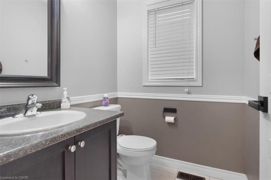 16 Weathering Highway, Stoney Creek, ON - Indoor Photo Showing Bathroom