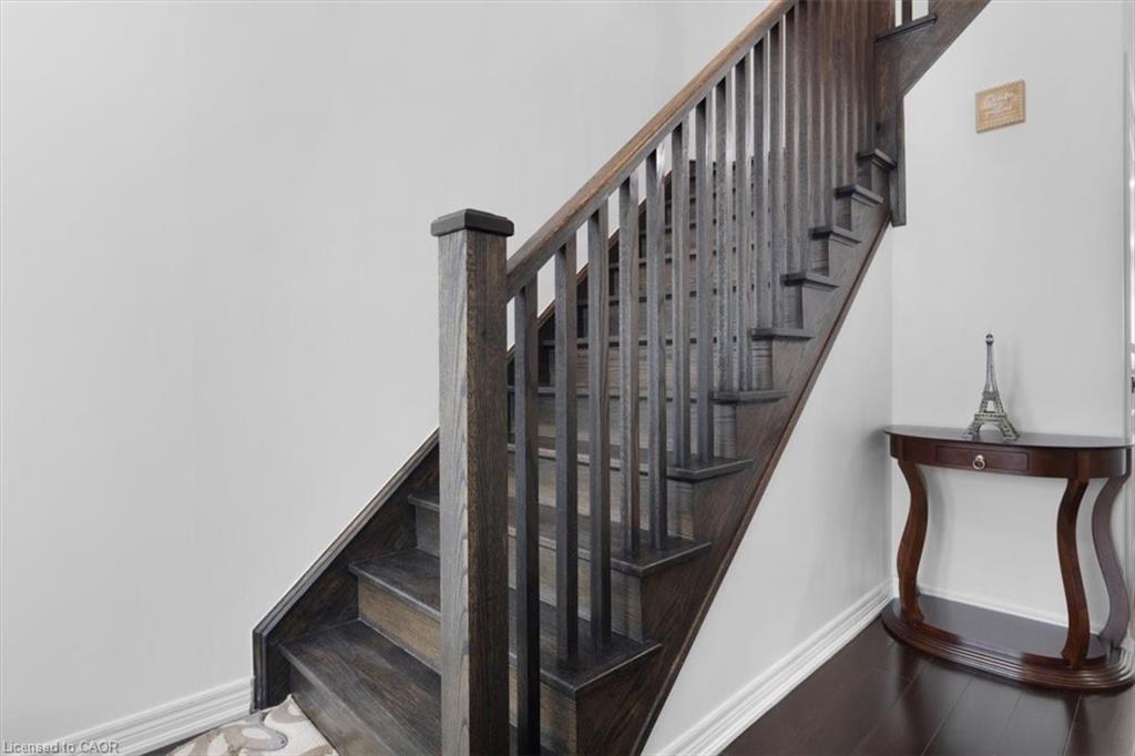 16 Weathering Highway, Stoney Creek, ON - Indoor Photo Showing Other Room