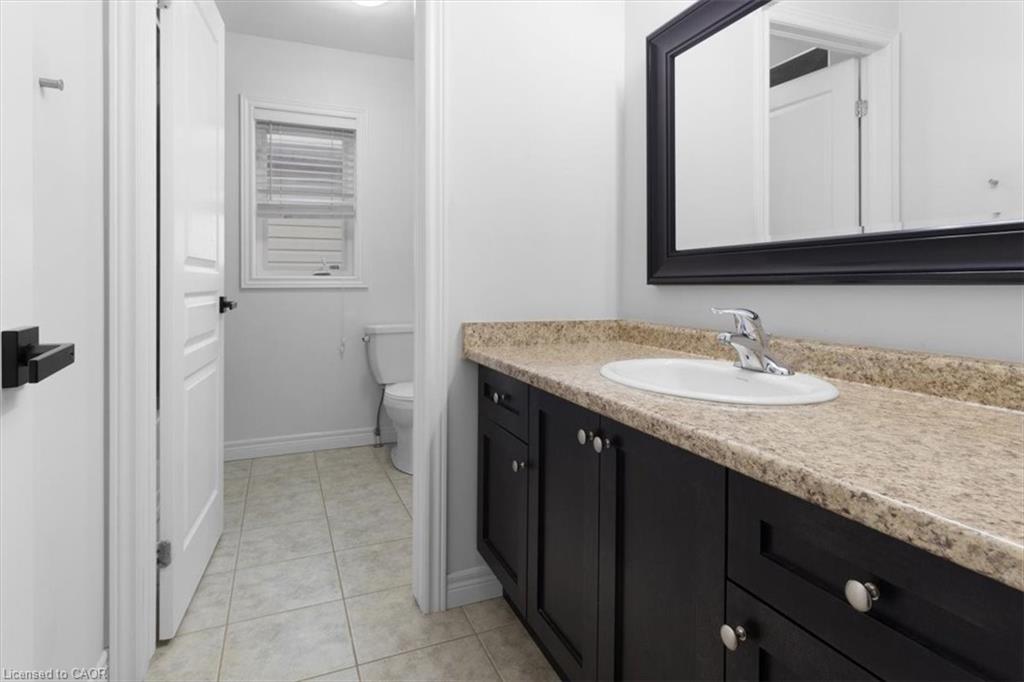 16 Weathering Highway, Stoney Creek, ON - Indoor Photo Showing Bathroom