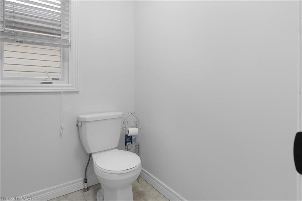 16 Weathering Highway, Stoney Creek, ON - Indoor Photo Showing Bathroom