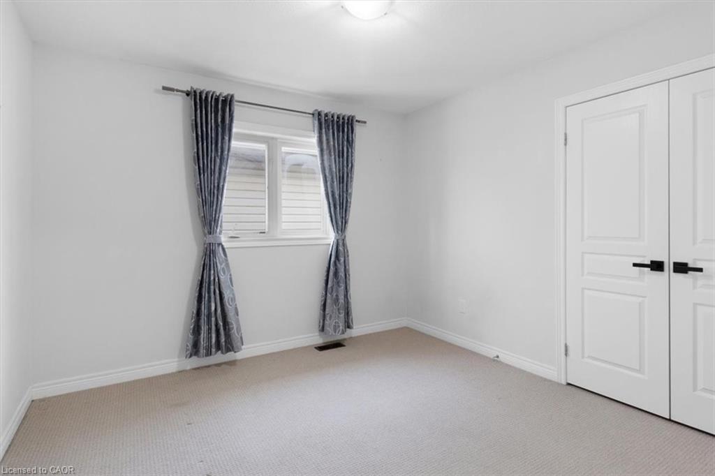 16 Weathering Highway, Stoney Creek, ON - Indoor Photo Showing Other Room