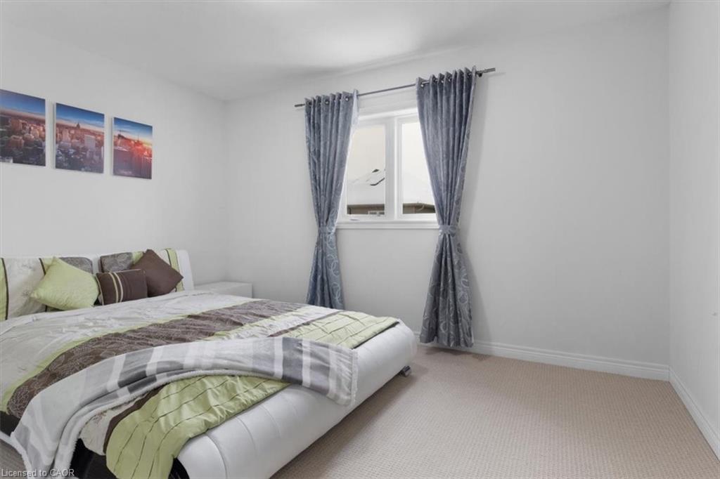 16 Weathering Highway, Stoney Creek, ON - Indoor Photo Showing Bedroom