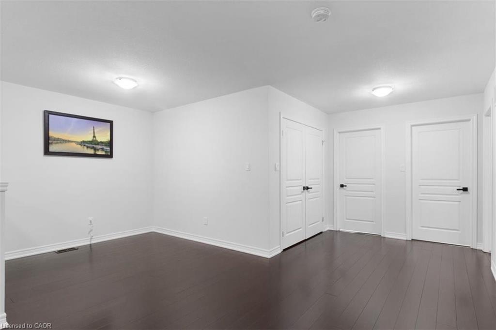 16 Weathering Highway, Stoney Creek, ON - Indoor Photo Showing Other Room