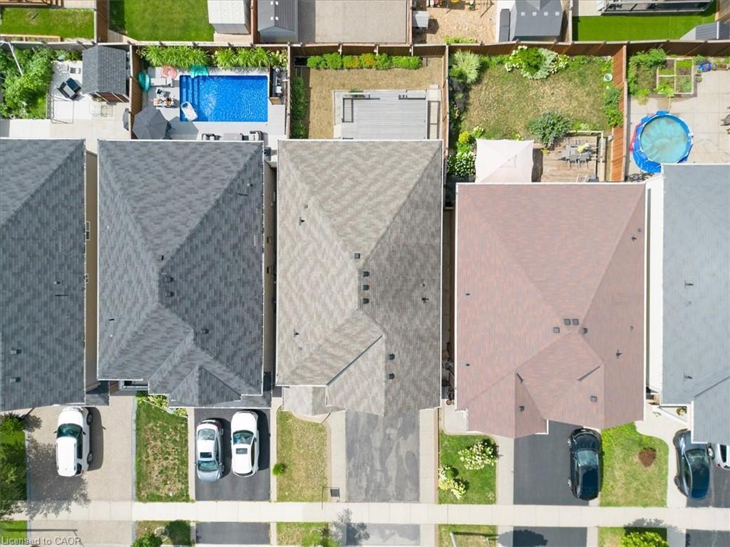 16 Weathering Highway, Stoney Creek, ON - Outdoor With In Ground Pool