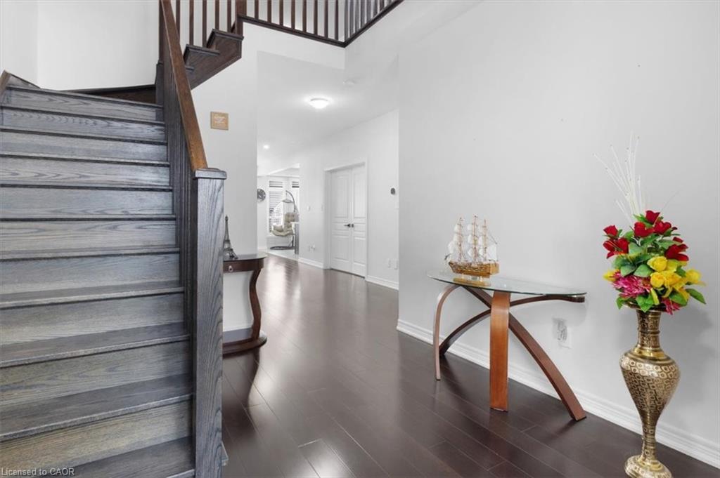 16 Weathering Highway, Stoney Creek, ON - Indoor Photo Showing Other Room