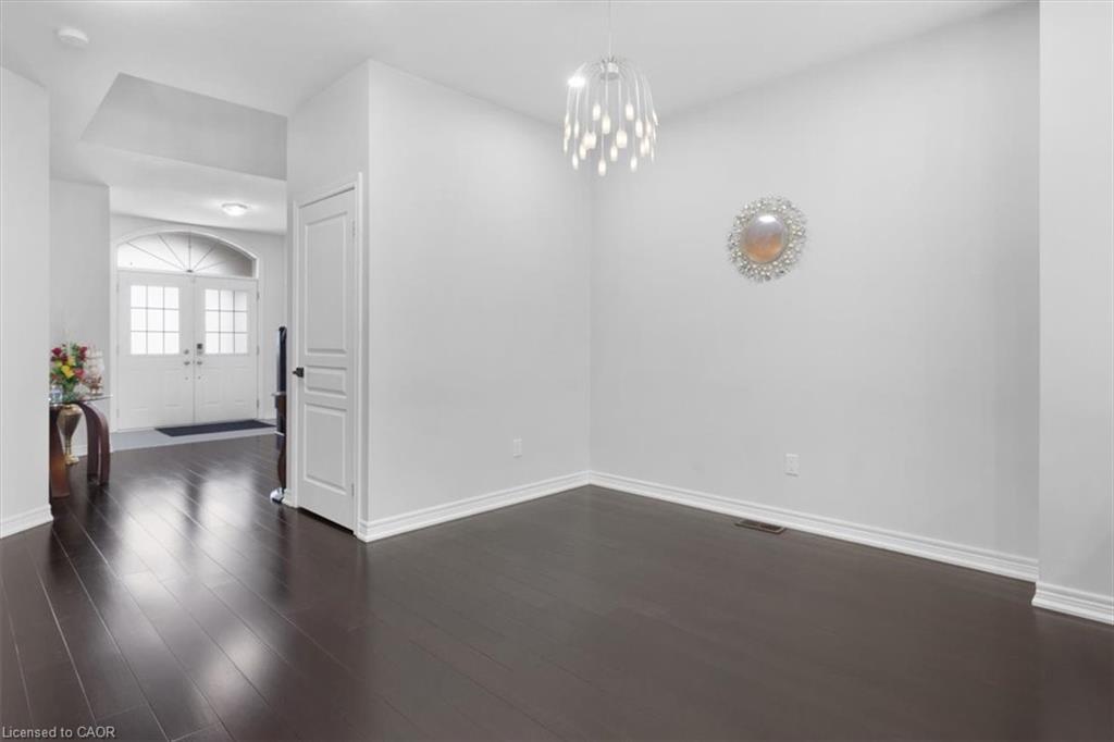 16 Weathering Highway, Stoney Creek, ON - Indoor Photo Showing Other Room