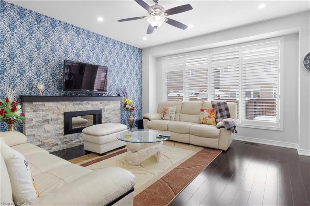 16 Weathering Highway, Stoney Creek, ON - Indoor Photo Showing Living Room With Fireplace