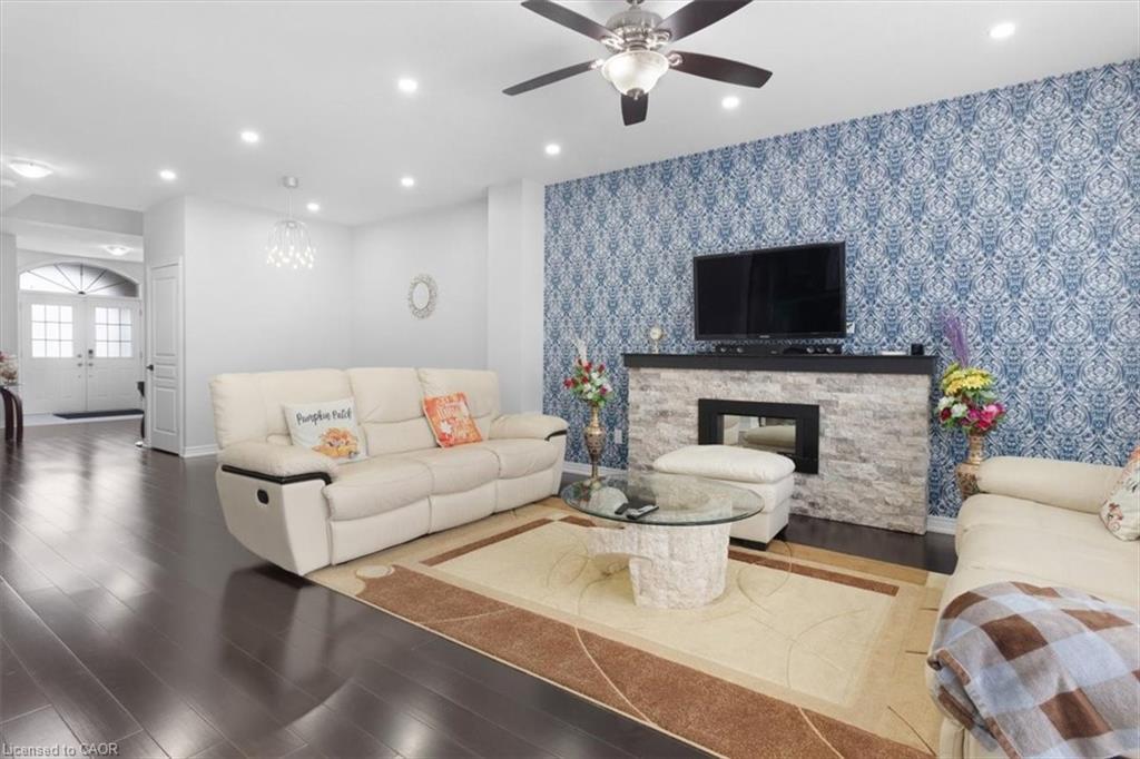 16 Weathering Highway, Stoney Creek, ON - Indoor Photo Showing Living Room With Fireplace