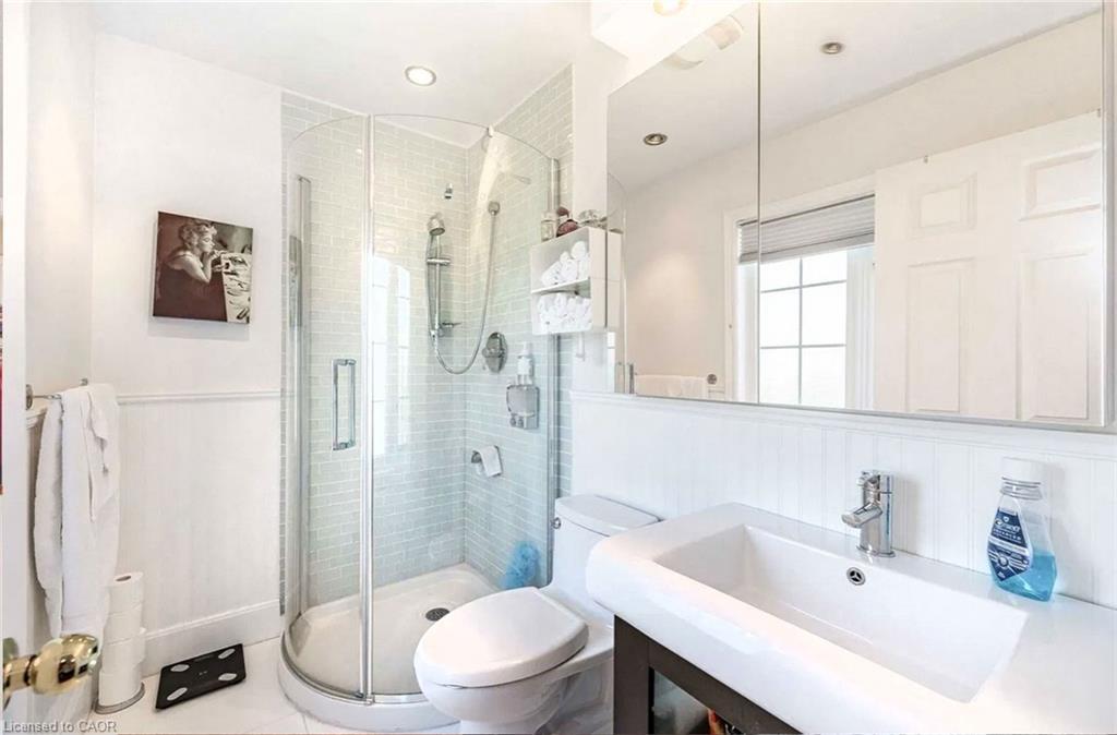 4-2871 Darien Road, Burlington, ON - Indoor Photo Showing Bathroom