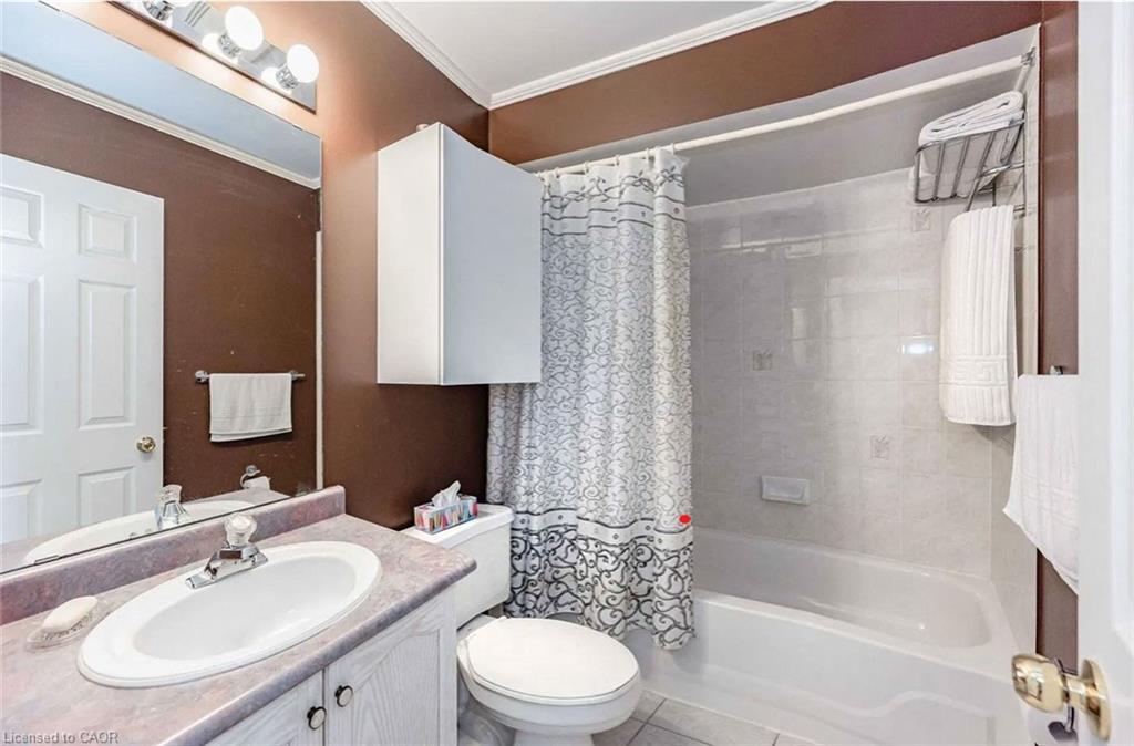 4-2871 Darien Road, Burlington, ON - Indoor Photo Showing Bathroom