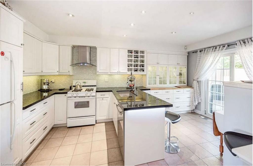 4-2871 Darien Road, Burlington, ON - Indoor Photo Showing Kitchen