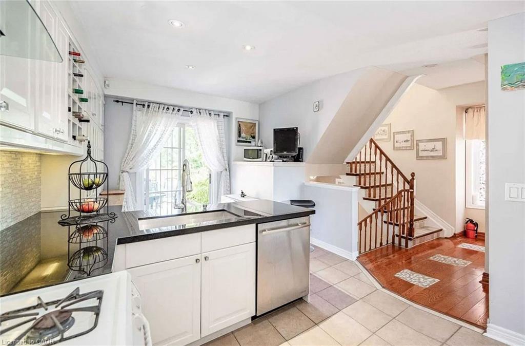 4-2871 Darien Road, Burlington, ON - Indoor Photo Showing Kitchen
