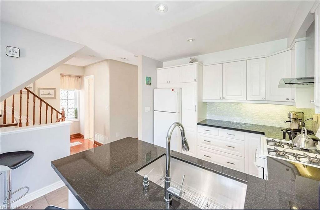4-2871 Darien Road, Burlington, ON - Indoor Photo Showing Kitchen
