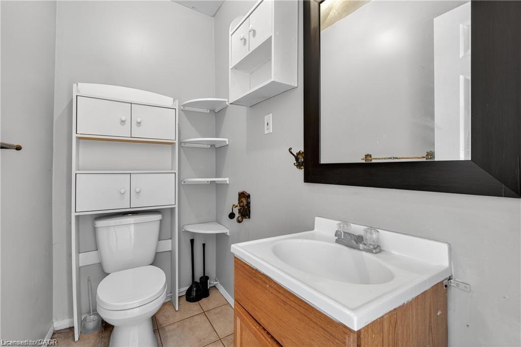 111 Hillyard Street, Hamilton, ON - Indoor Photo Showing Bathroom