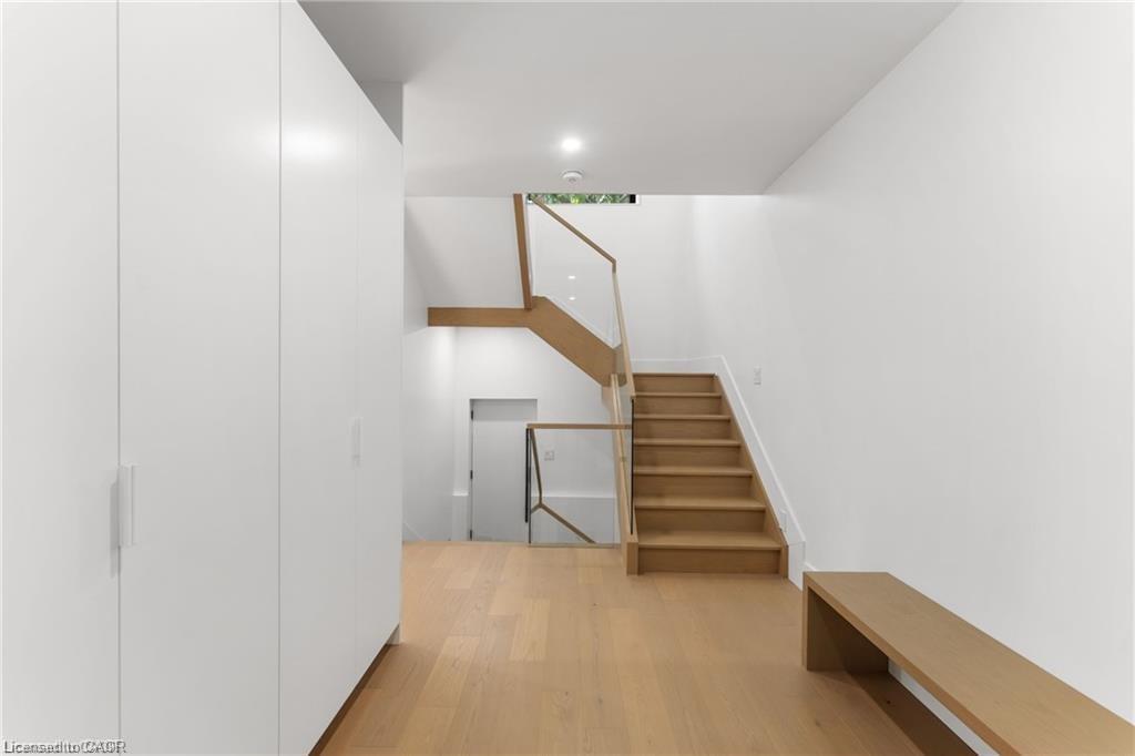 5427 Anthony Place, Burlington, ON - Indoor Photo Showing Other Room