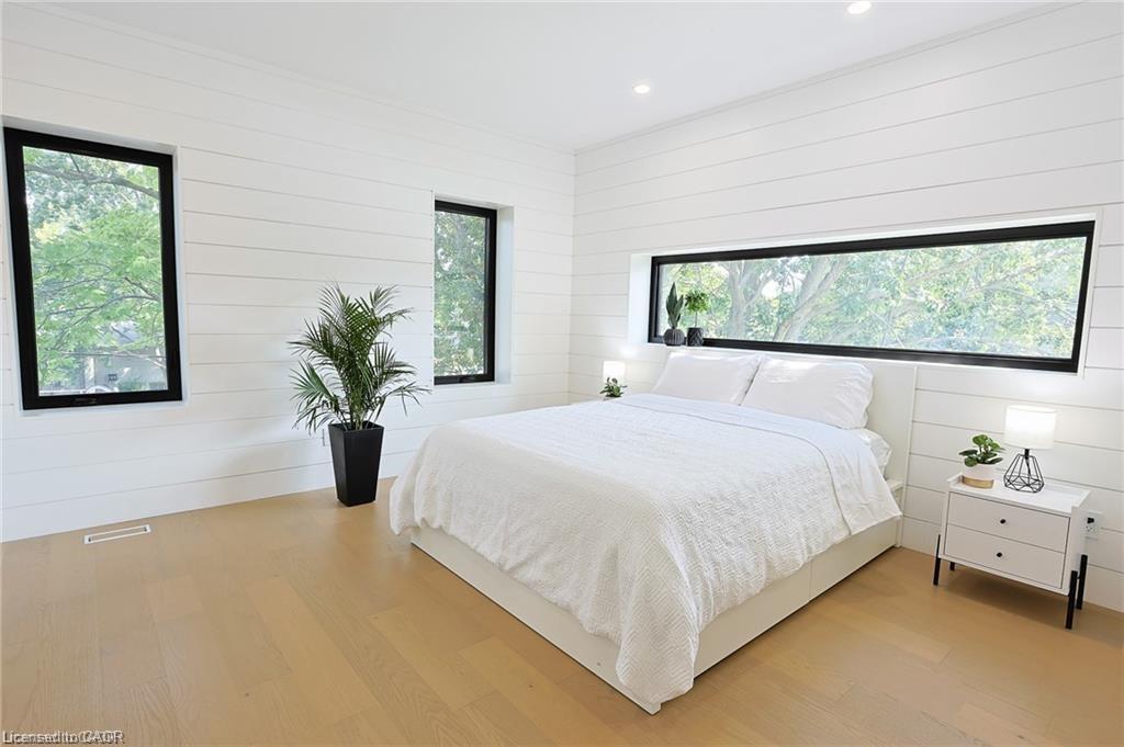 5427 Anthony Place, Burlington, ON - Indoor Photo Showing Bedroom