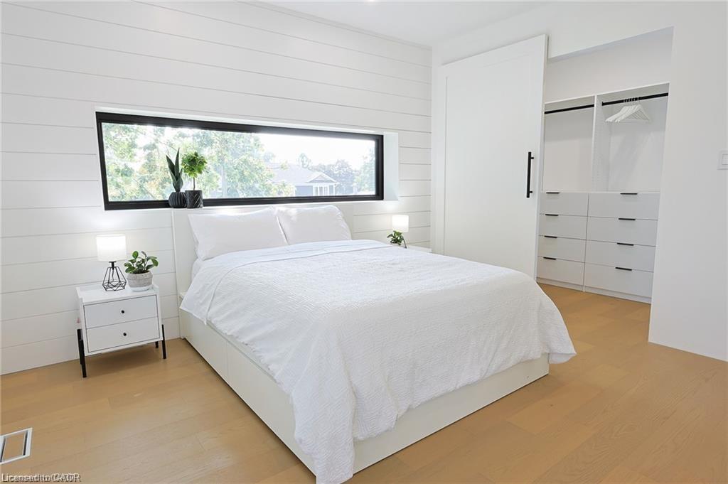 5427 Anthony Place, Burlington, ON - Indoor Photo Showing Bedroom