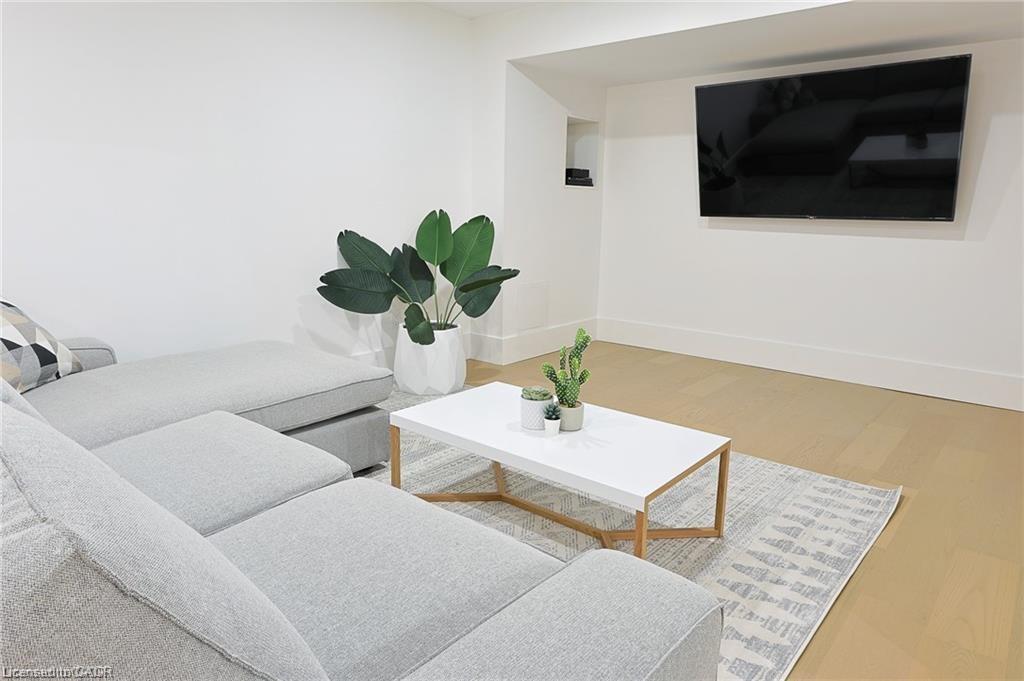 5427 Anthony Place, Burlington, ON - Indoor Photo Showing Living Room