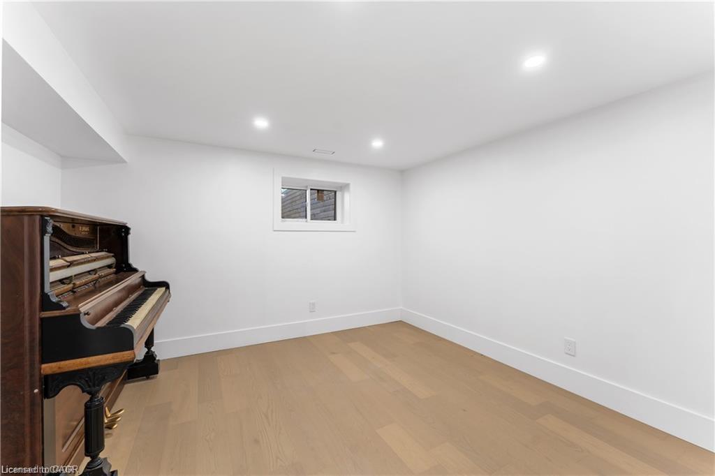 5427 Anthony Place, Burlington, ON - Indoor Photo Showing Other Room