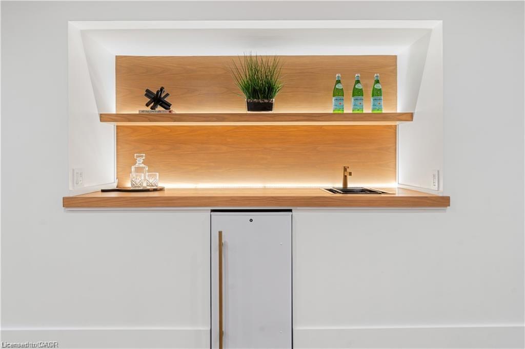 5427 Anthony Place, Burlington, ON - Indoor Photo Showing Other Room