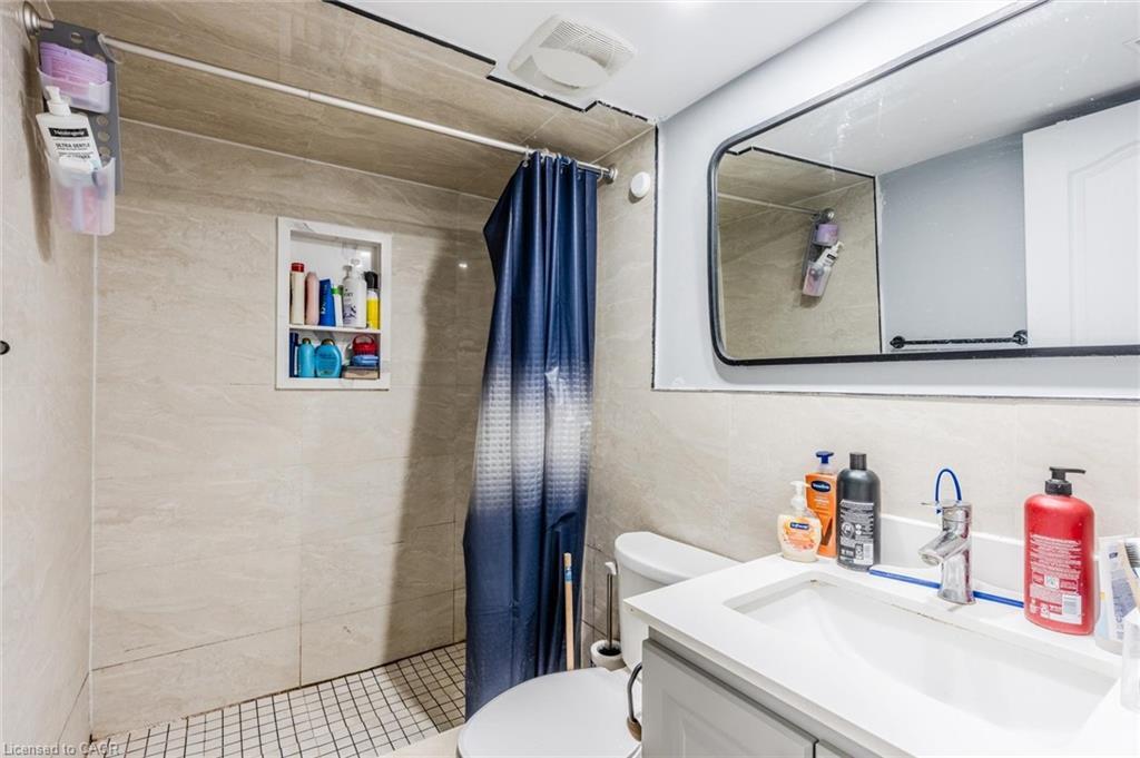 Lower-643 Doon South Drive, Kitchener, ON - Indoor Photo Showing Bathroom