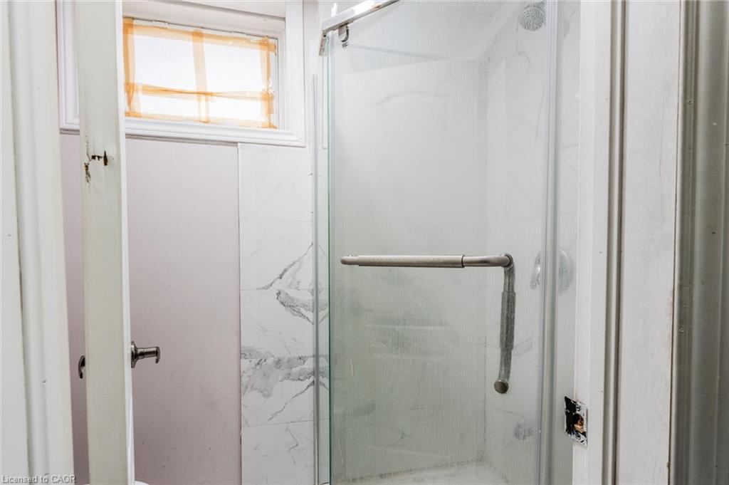 Lower-643 Doon South Drive, Kitchener, ON - Indoor Photo Showing Bathroom