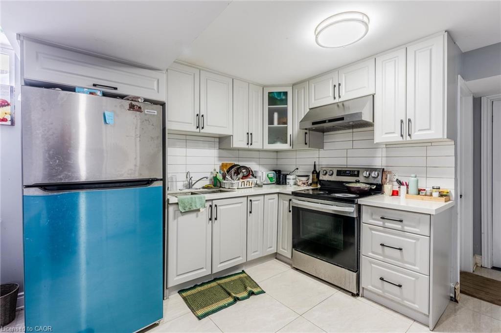 Lower-643 Doon South Drive, Kitchener, ON - Indoor Photo Showing Kitchen