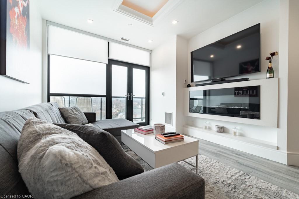 505-101 Locke Street S, Hamilton, ON - Indoor Photo Showing Living Room