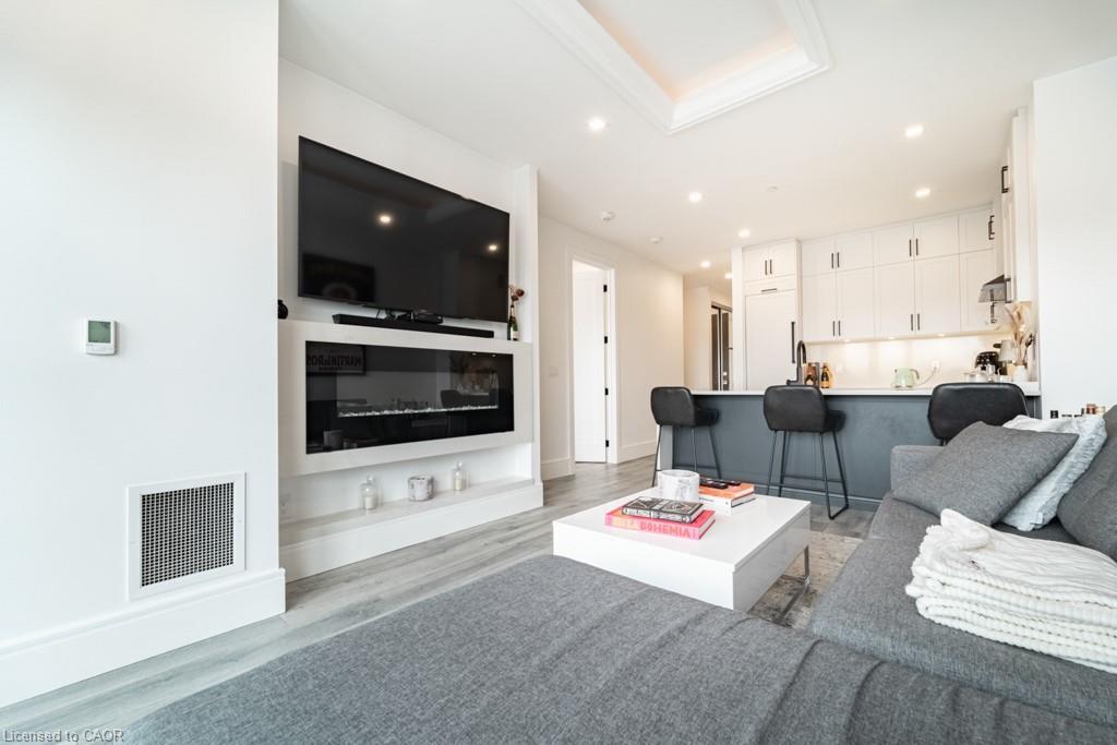 505-101 Locke Street S, Hamilton, ON - Indoor Photo Showing Living Room