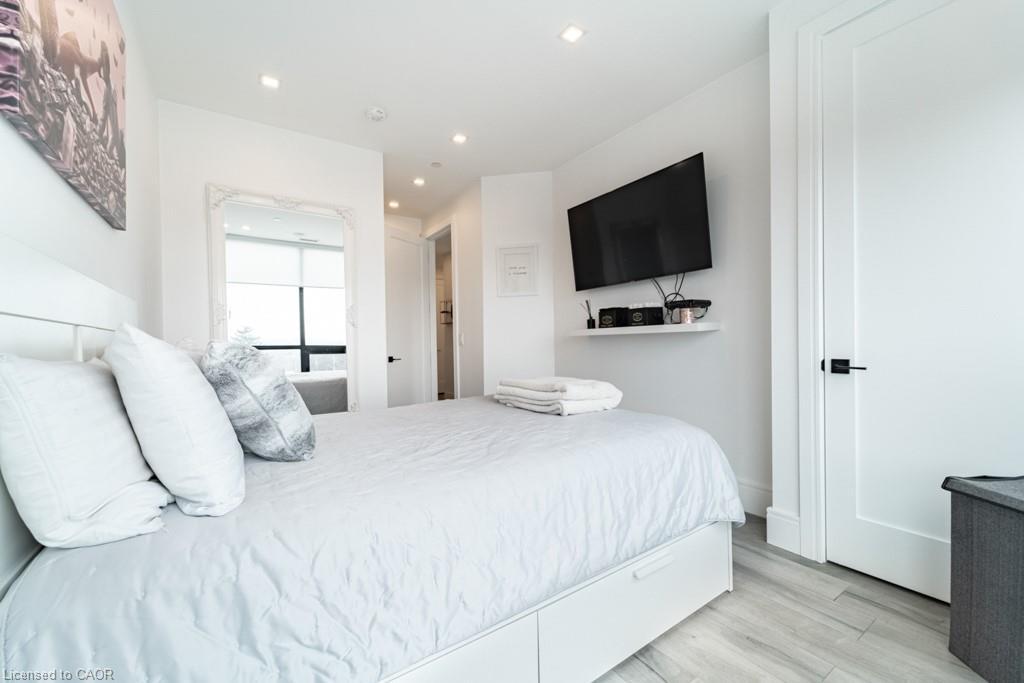 505-101 Locke Street S, Hamilton, ON - Indoor Photo Showing Bedroom