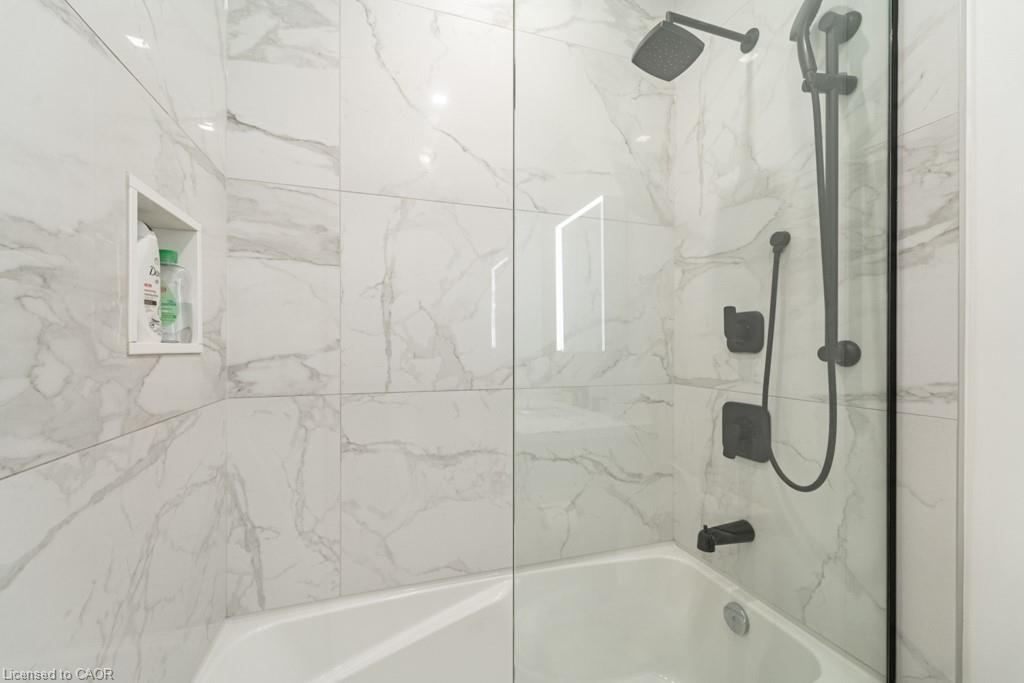 505-101 Locke Street S, Hamilton, ON - Indoor Photo Showing Bathroom