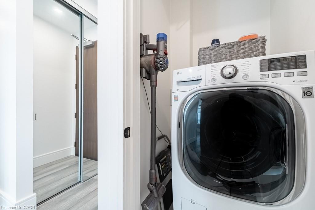 505-101 Locke Street S, Hamilton, ON - Indoor Photo Showing Laundry Room