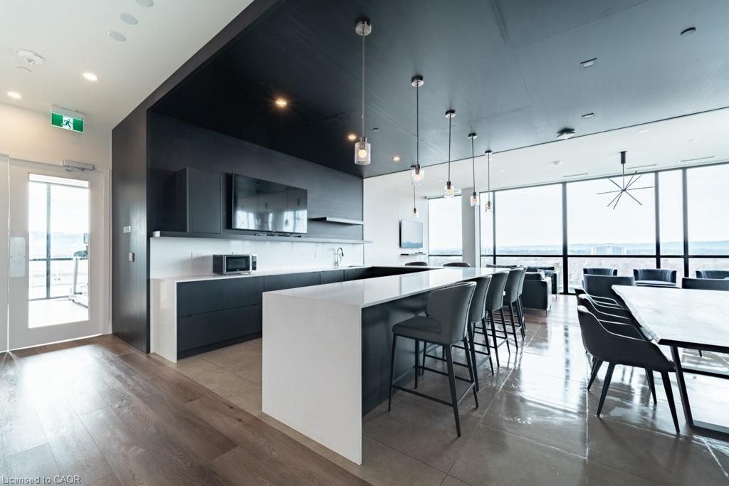 505-101 Locke Street S, Hamilton, ON - Indoor Photo Showing Kitchen With Upgraded Kitchen