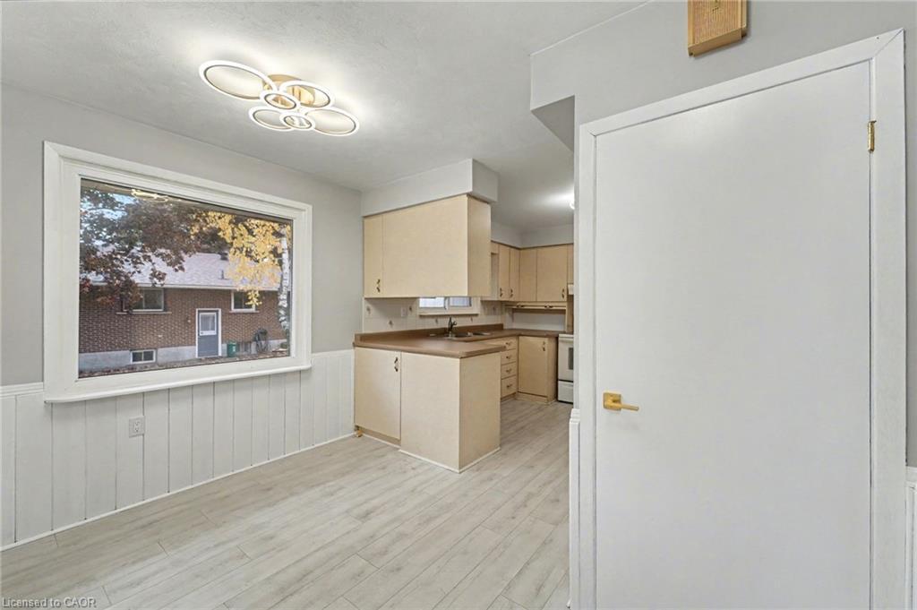 49 Beatrice Street W, Oshawa, ON - Indoor Photo Showing Kitchen