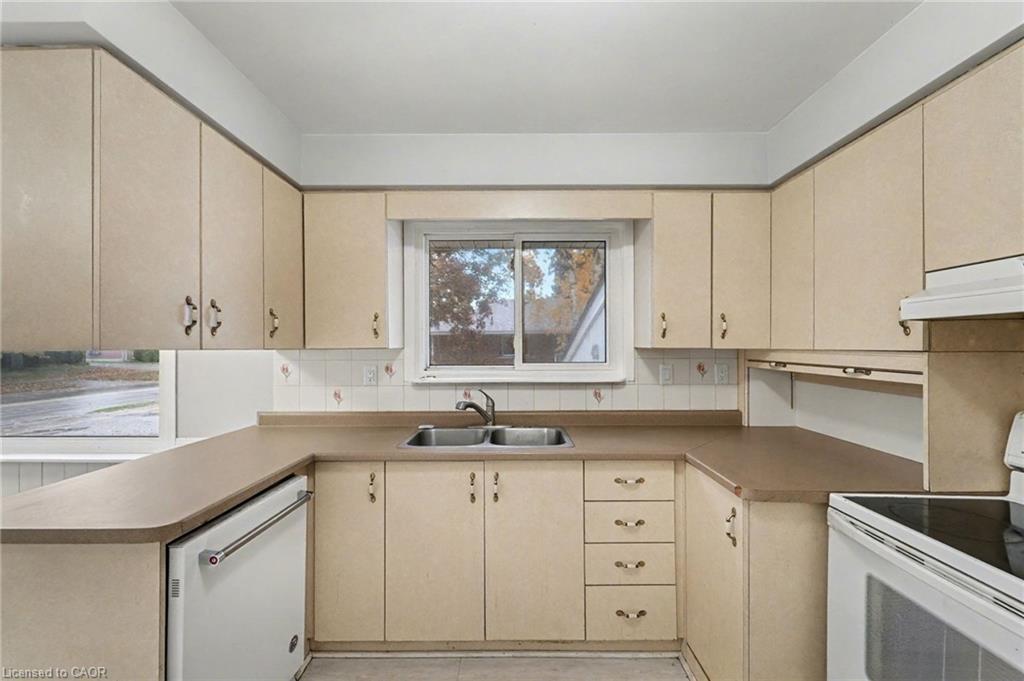 49 Beatrice Street W, Oshawa, ON - Indoor Photo Showing Kitchen With Double Sink