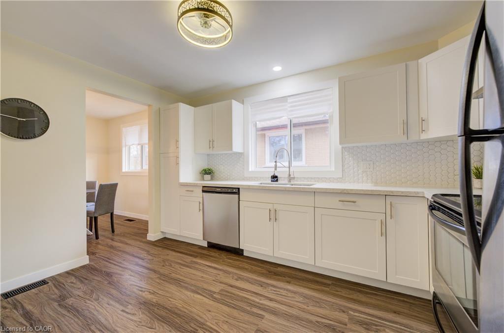 48 Mark Crescent, Cambridge, ON - Indoor Photo Showing Kitchen