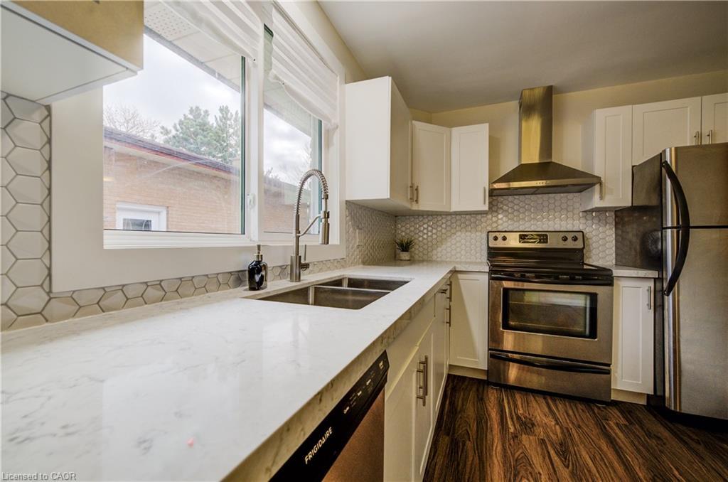 48 Mark Crescent, Cambridge, ON - Indoor Photo Showing Kitchen With Double Sink