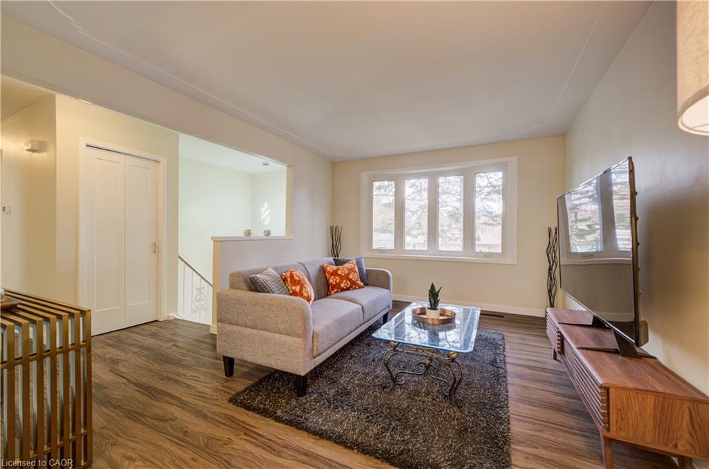 48 Mark Crescent, Cambridge, ON - Indoor Photo Showing Living Room