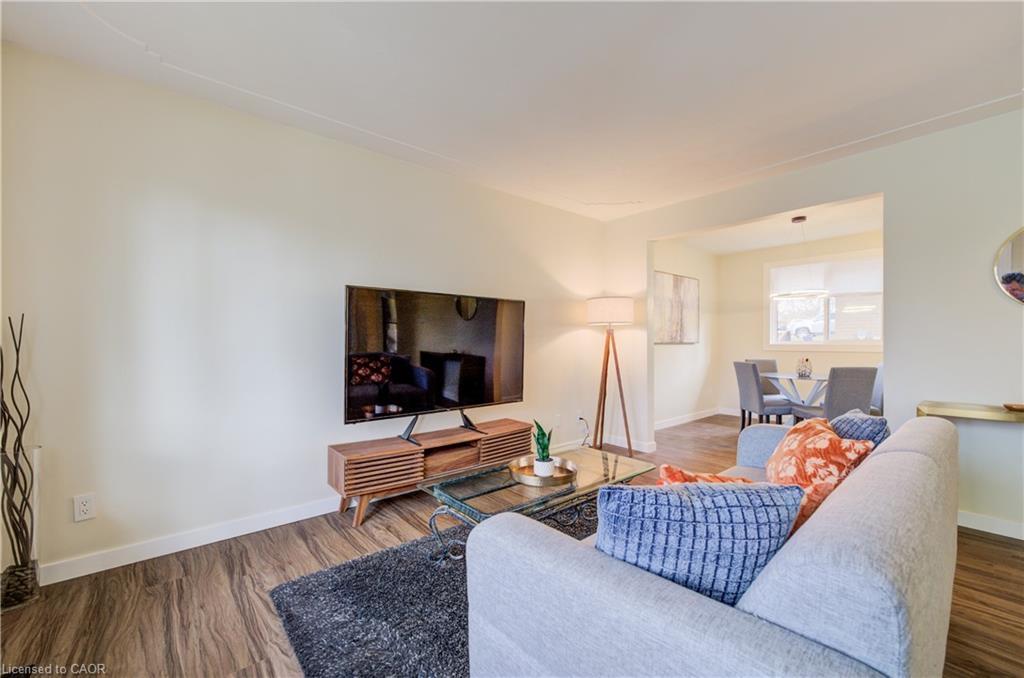 48 Mark Crescent, Cambridge, ON - Indoor Photo Showing Living Room