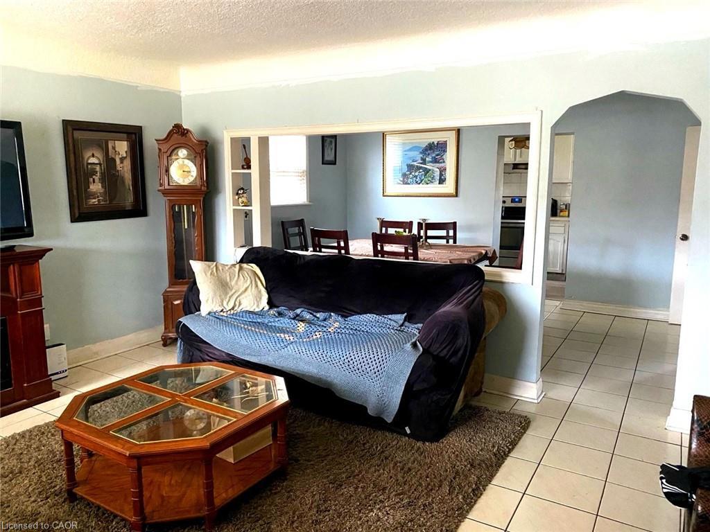 140 Stewartdale Avenue, Hamilton, ON - Indoor Photo Showing Living Room