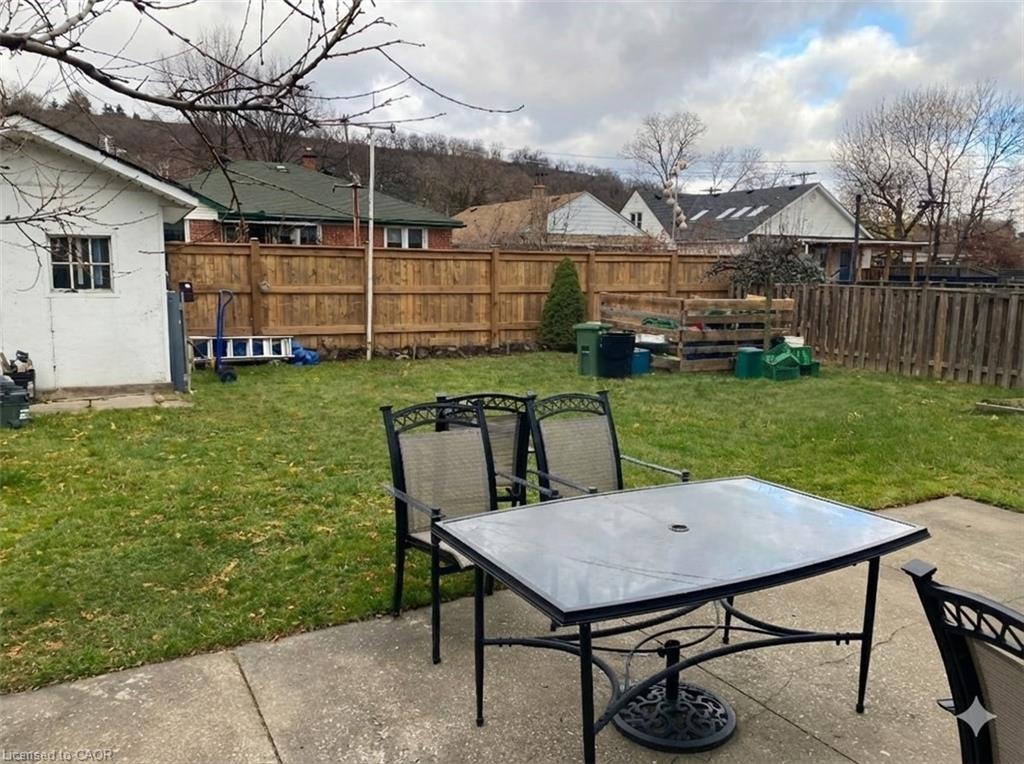 140 Stewartdale Avenue, Hamilton, ON - Outdoor With Backyard