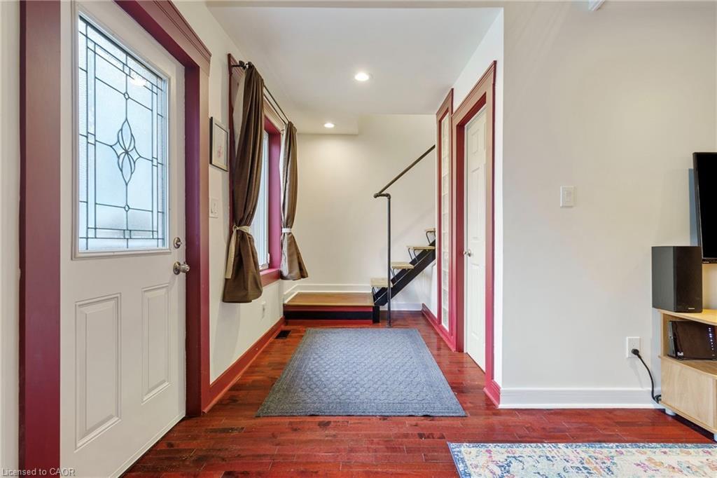 16 Edison Street, Hamilton, ON - Indoor Photo Showing Other Room
