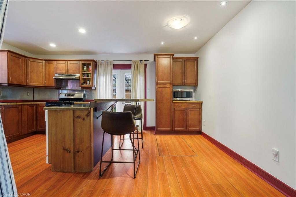 16 Edison Street, Hamilton, ON - Indoor Photo Showing Kitchen