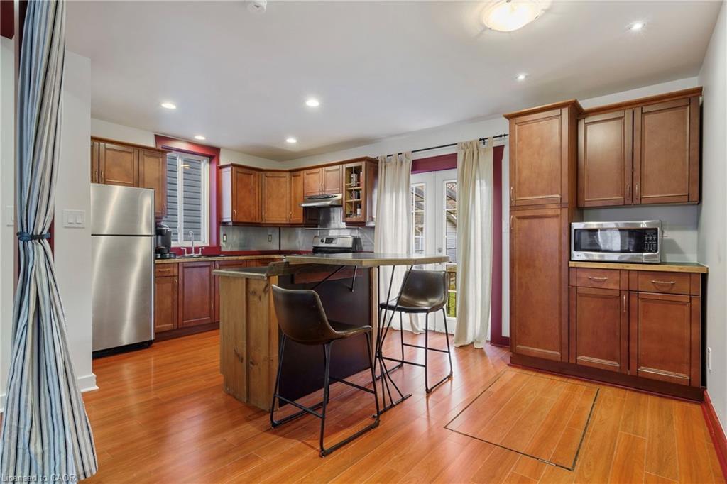16 Edison Street, Hamilton, ON - Indoor Photo Showing Kitchen