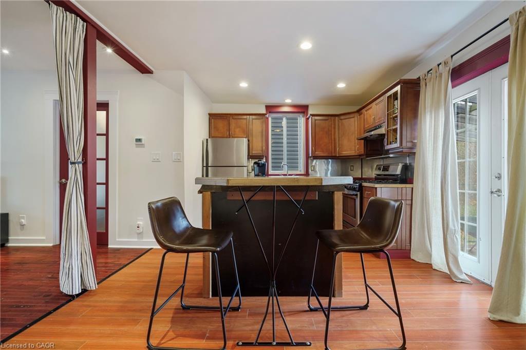16 Edison Street, Hamilton, ON - Indoor Photo Showing Kitchen