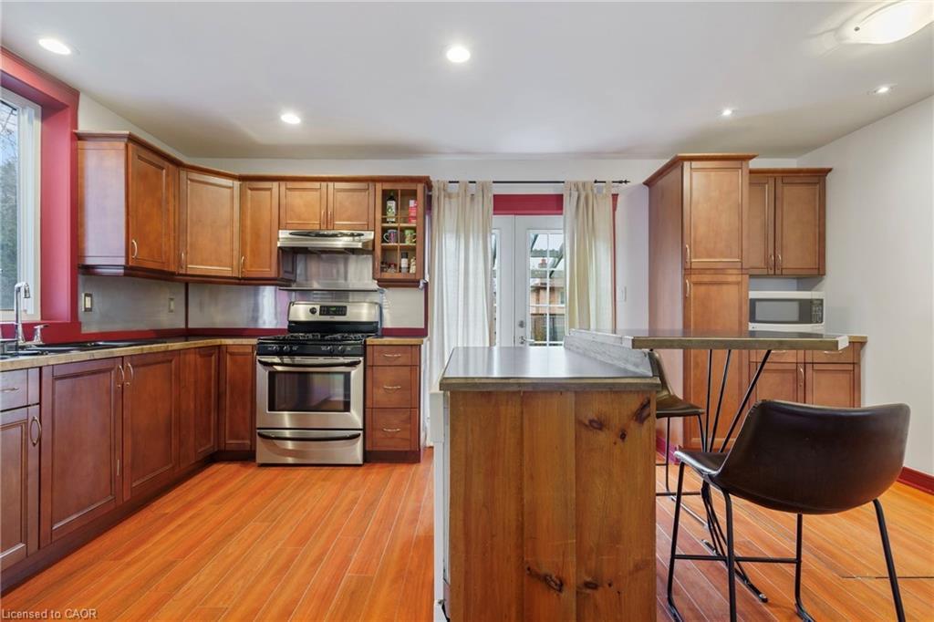 16 Edison Street, Hamilton, ON - Indoor Photo Showing Kitchen